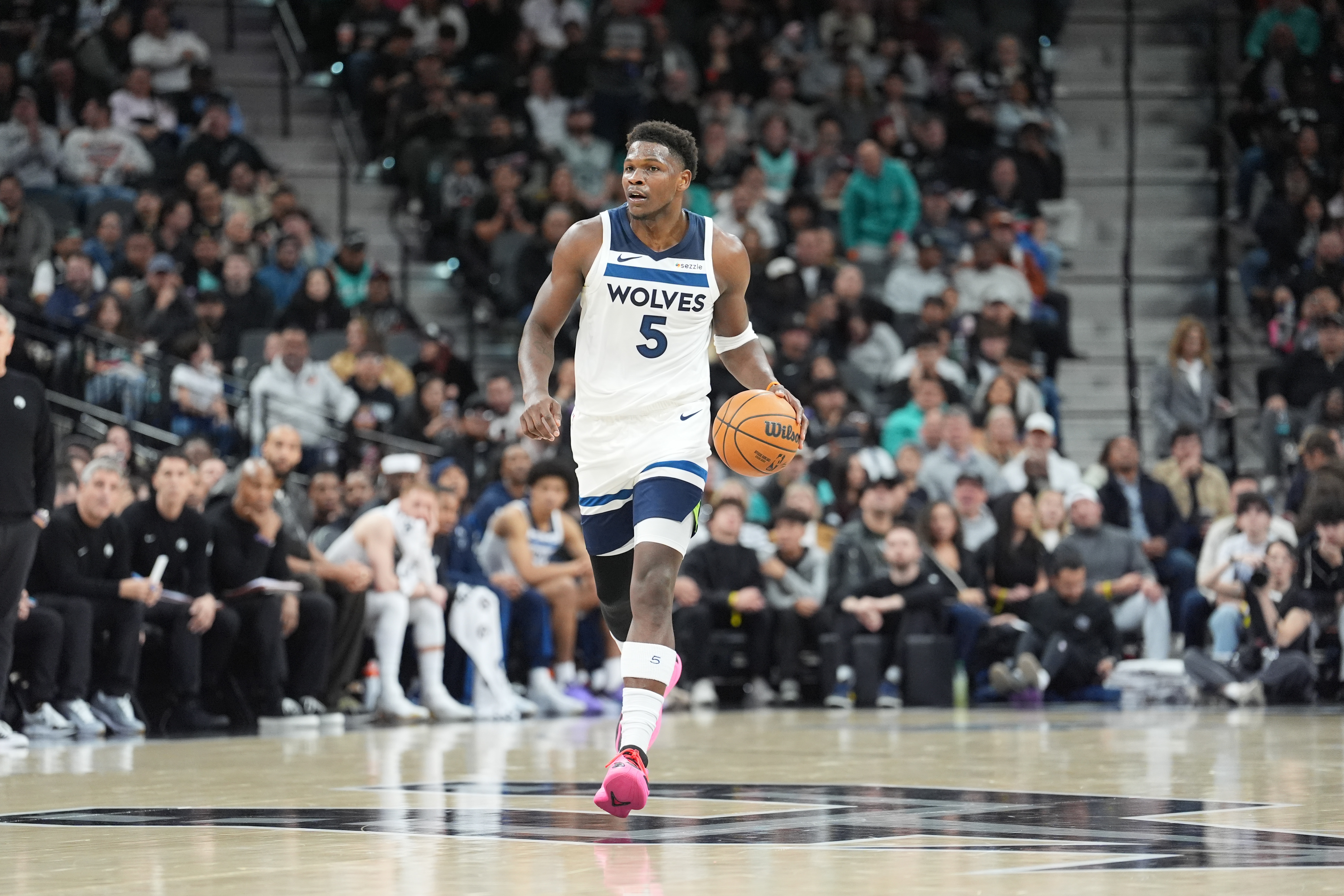 世界杯比赛在线观看入口-爱德华兹谈枪击事件：我很爱明尼苏达 我和家人会为每个人祈祷