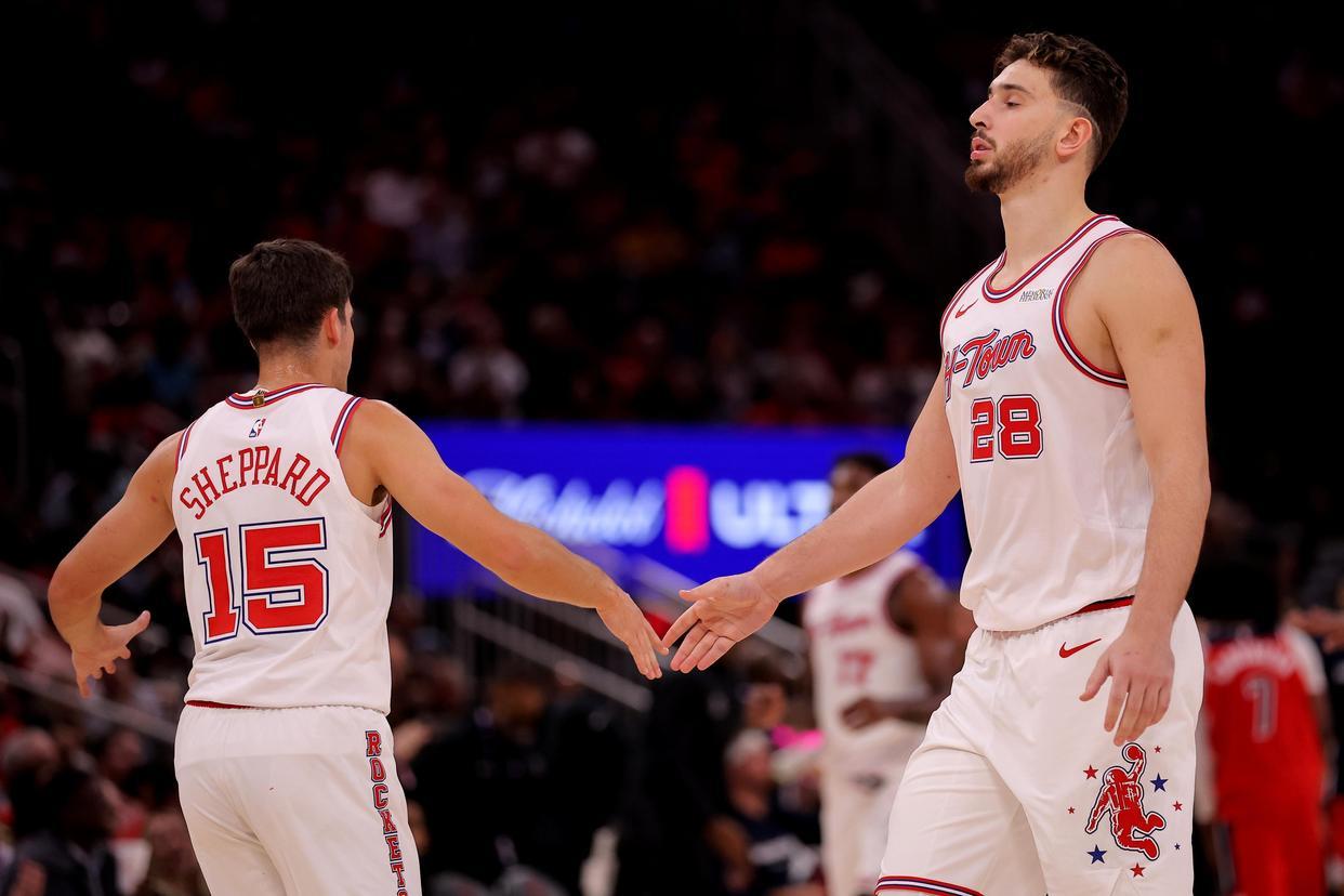 世界杯高清直播软件下载官网-首秀26+11+5！火箭弃将爆发，只拿底薪远胜申京，斯通不该放走他