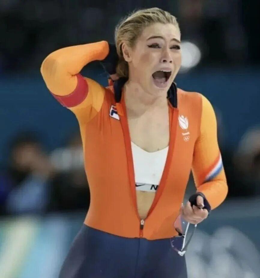 世界杯手机观看平台-奥运冠军“拉拉链露胸”，耐克绷不住了！