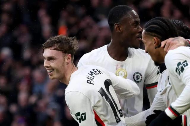 世界杯比赛在线观看入口-到底行不行？帕尔默半场戴帽，蓝军也只有半场好球